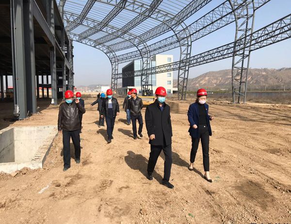 市建管局副局长田晓东带队督查指导平凉过境车辆综合服务中心(一期)项目 开(复)工工作(图2) 市建管局副局长田晓东带队督查指导平凉过境车辆综合服务中心(一期)项目 开(复)工工作(图2)