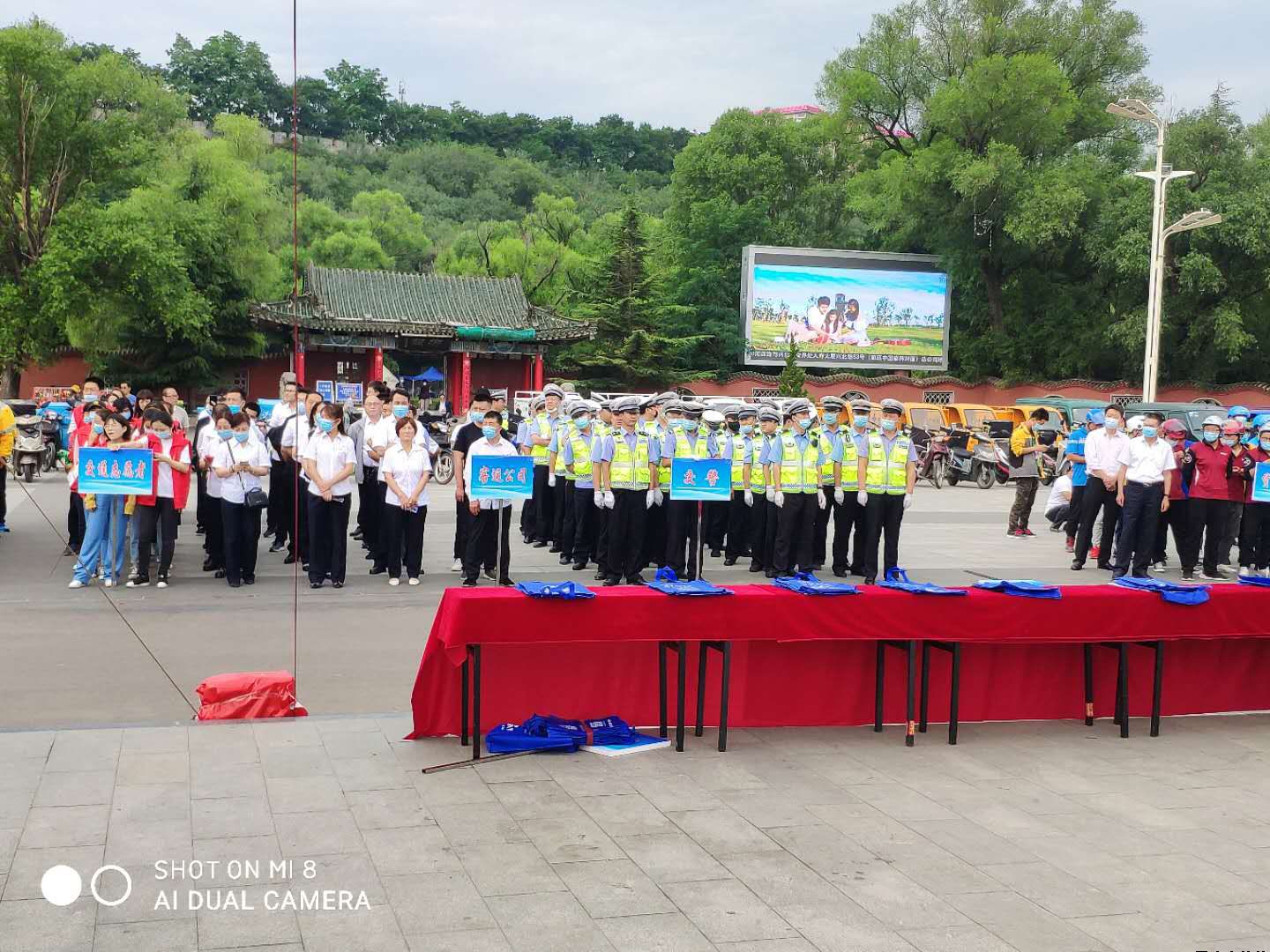 泓源新能源出租汽车公司参加安全生产宣传咨询活动(图2) 泓源新能源出租汽车公司参加安全生产宣传咨询活动(图2)