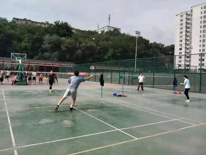 “羽”你过周末——泓源公司羽毛球兴趣小组开展户外训练活动(图2) “羽”你过周末——泓源公司羽毛球兴趣小组开展户外训练活动(图2)