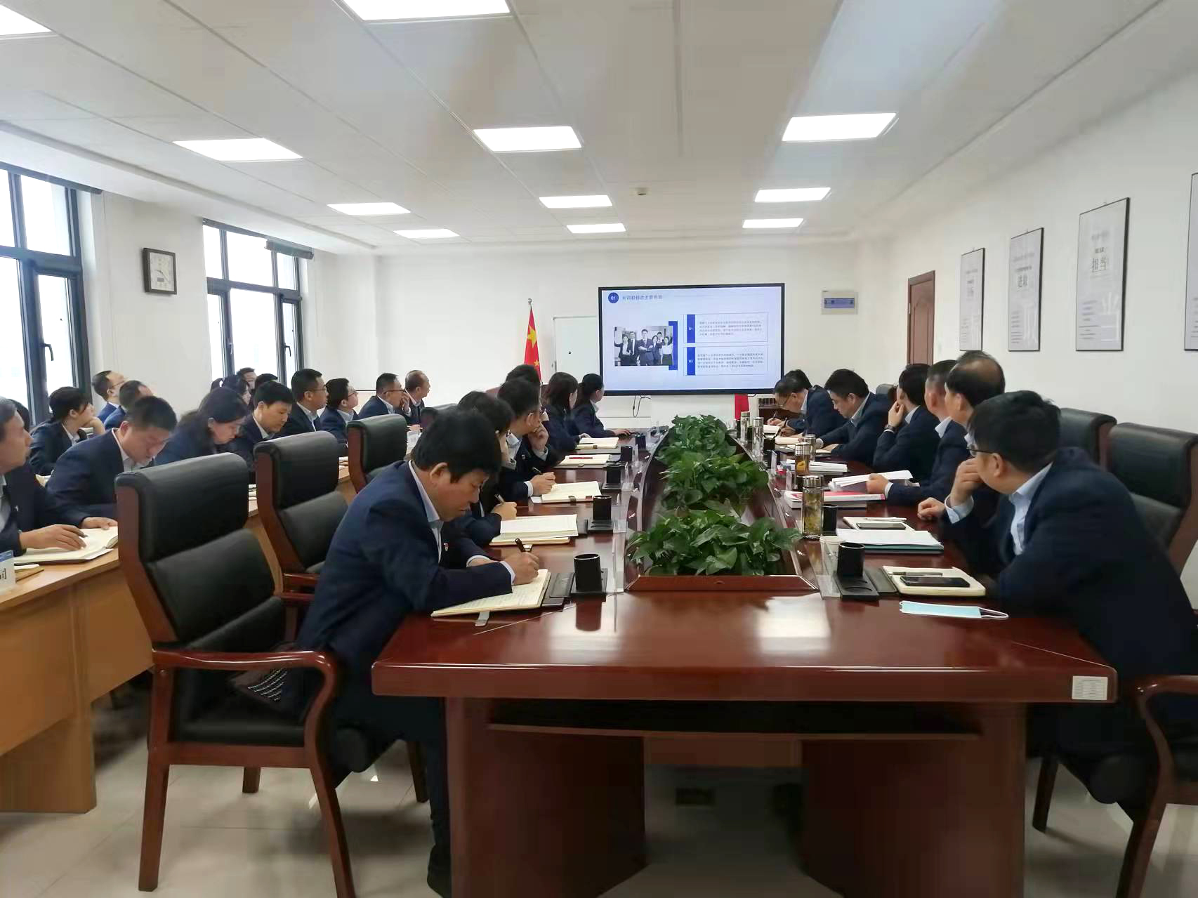 bw必威西汉姆联官方网站召开党委理论学习中心组集体学习会议(图2)