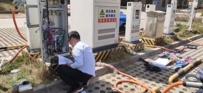 bw必威西汉姆联官方网站平煤机公司开展充电桩检修(图2)