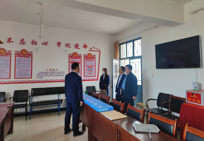 筑起安全墙 照亮乡村路——bw必威西汉姆联官方网站鼎力支持包抓共建村社文明创建工作(图9) 筑起安全墙 照亮乡村路——bw必威西汉姆联官方网站鼎力支持包抓共建村社文明创建工作(图9)