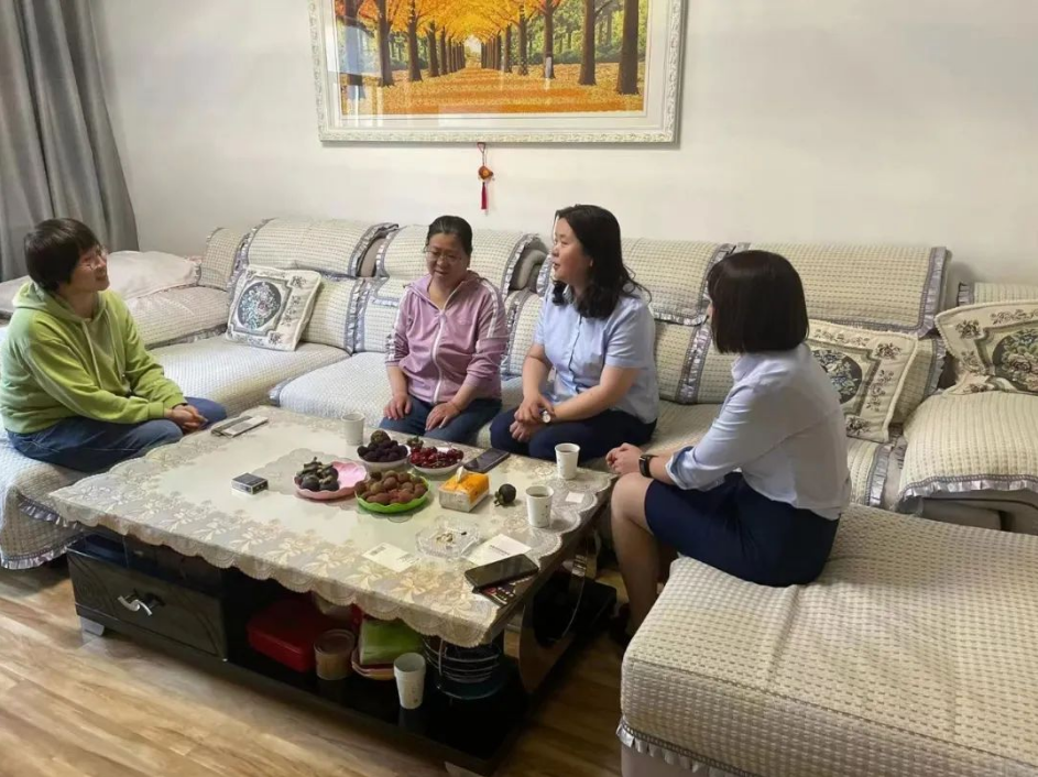 bw必威西汉姆联官方网站开展女职工未成年子女关爱活动(图3) bw必威西汉姆联官方网站开展女职工未成年子女关爱活动(图3)