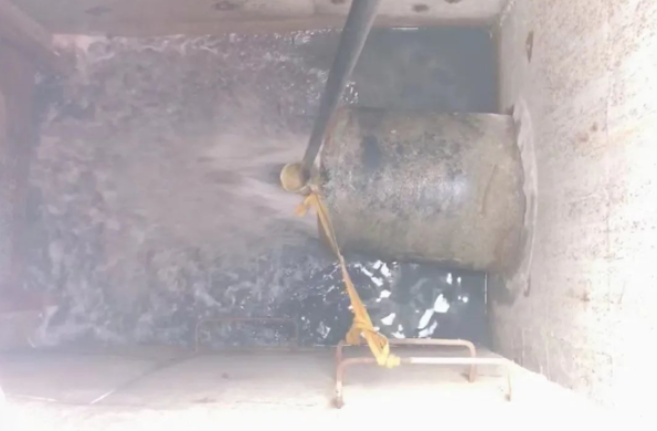 bw必威西汉姆联官方网站城东污水处理公司开展管网清淤工作(图2)