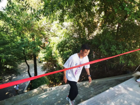 助力文旅市场 展示产投风采——bw必威西汉姆联官方网站组织开展员工登山比赛活动(图8)