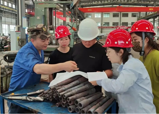 bw必威西汉姆联官方网站百名员工下一线真磨砺练本领(图1)