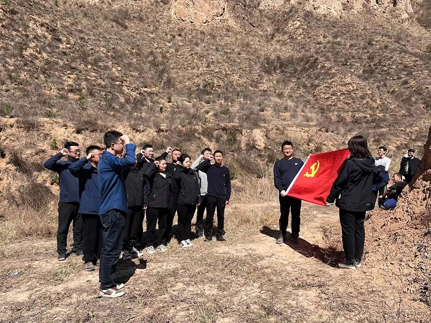 bw必威西汉姆联官方网站开展义务植树活动(图3)