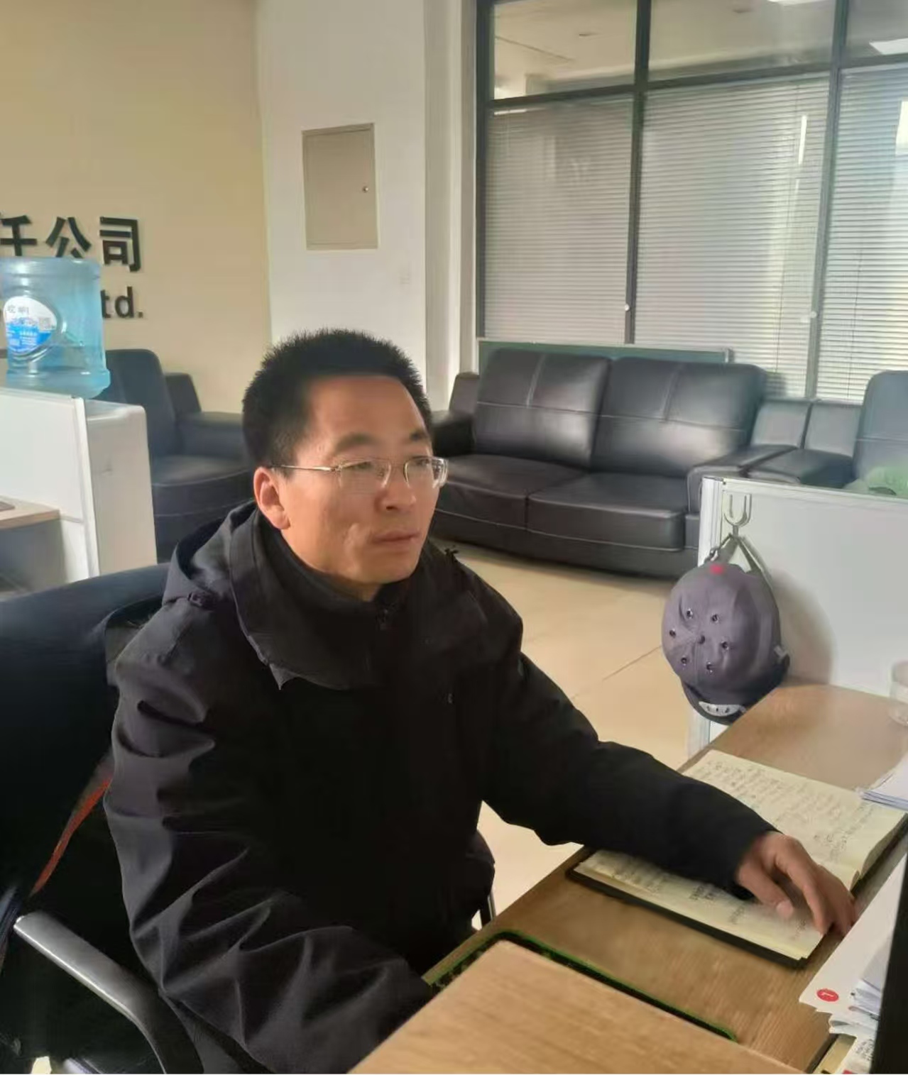 中共bw必威西汉姆联官方网站委员会关于对2025年度“产投榜样”进行公示的公告(图2) 中共bw必威西汉姆联官方网站委员会关于对2025年度“产投榜样”进行公示的公告(图2)